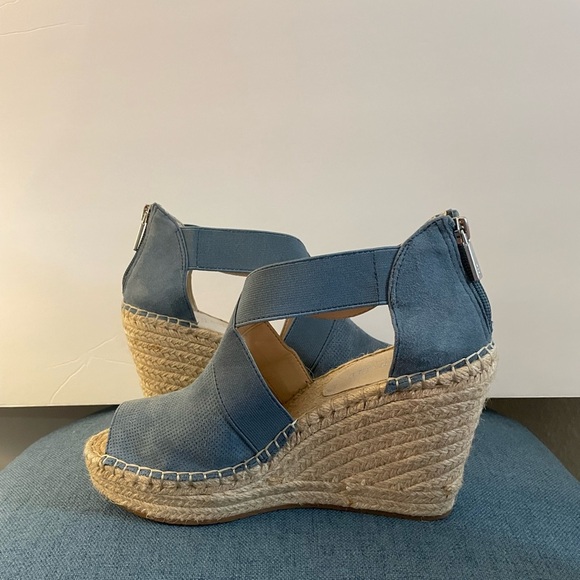 Kenneth Cole Olivia Stretch 2 Wedge Espadrilles in a size 9.5 - Picture 7 of 16